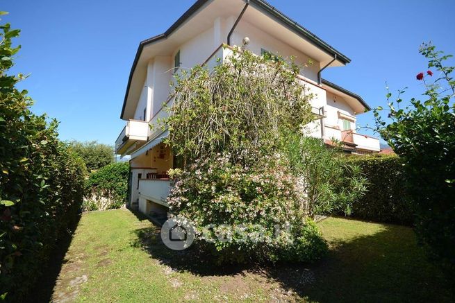 Villa in residenziale in Via dei Cipressi 54038
