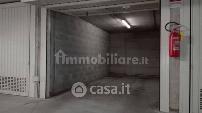 Garage/posto auto in residenziale in Via Aldo Moro 30