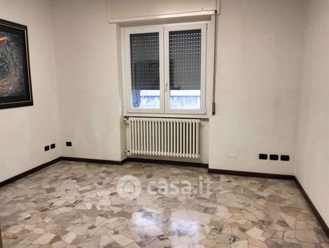Ufficio in commerciale in 