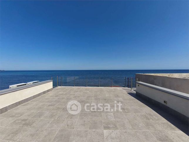 Villa in residenziale in Lungomare Cristoforo Colombo 323