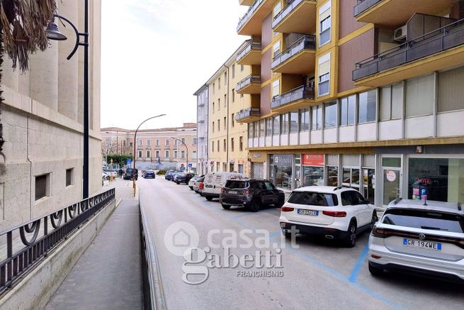 Box/posto auto in residenziale in Via Antonio Nobile