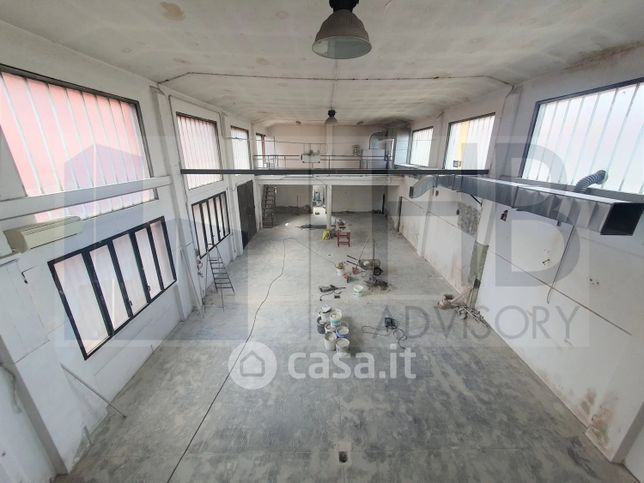 Capannone in commerciale in Via Privata Oslavia