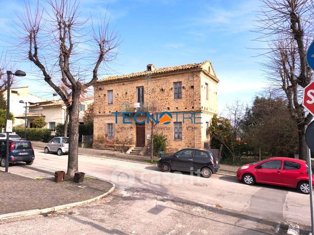 Casa indipendente in residenziale in Via Roma 51