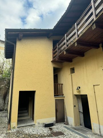 Appartamento in residenziale in Via Lunate 11