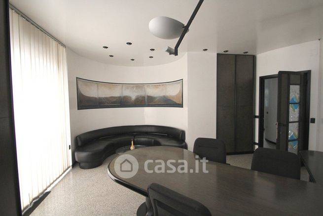 Ufficio in commerciale in Via Pio Riego Gambini 3