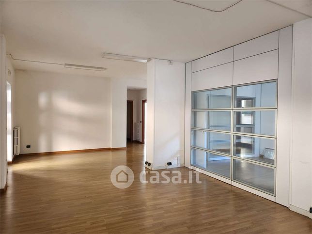 Ufficio in commerciale in