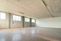 Capannone in commerciale in Via San Feliciano