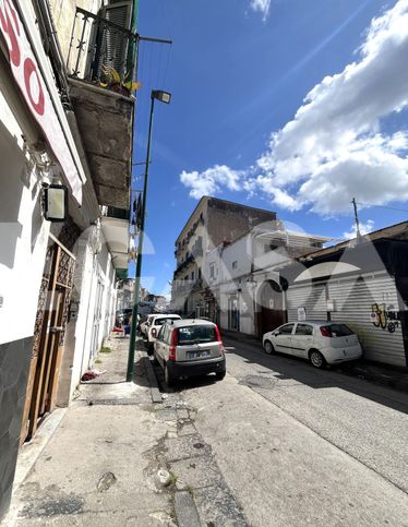 Attivitã /licenza (con o senza mura) in commerciale in Via Cardinale Filomarino