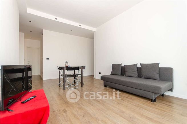 Appartamento in residenziale in Via Giambellino 57