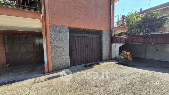 Box/posto auto in residenziale in Viale Luigi Einaudi 4