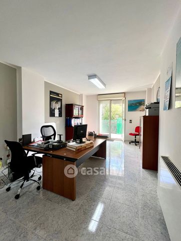 Ufficio in commerciale in Via Luna e Sole