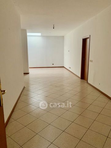 Ufficio in commerciale in Via Giosuè Carducci 1