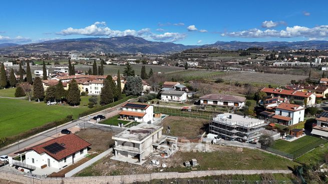 Terreno edificabile in residenziale in Via dei Pini