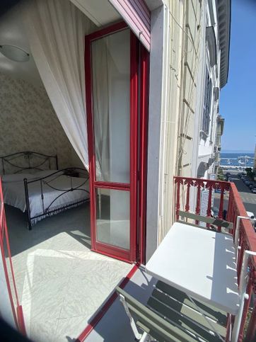 Attivitã /licenza (con o senza mura) in commerciale in Via Ferdinando Galiani 8