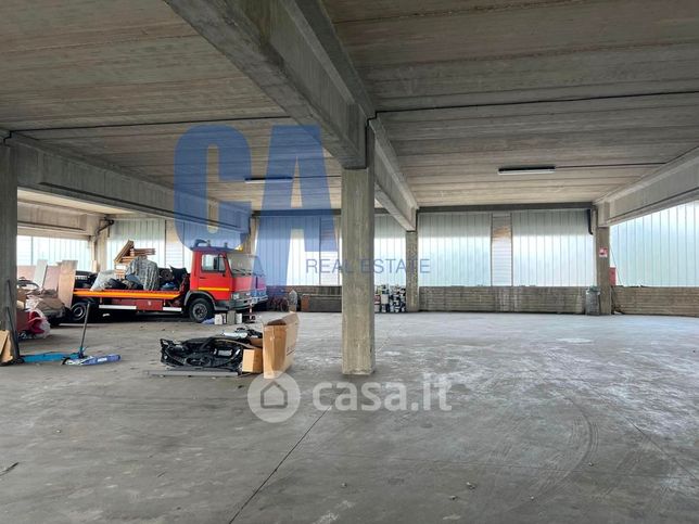 Capannone in commerciale in Via Correggio