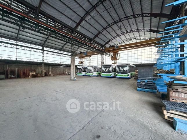 Capannone in commerciale in Via Fratelli Figini 57