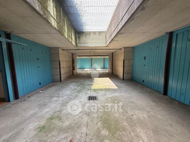 Box/posto auto in residenziale in Via Leone Tolstoj 18
