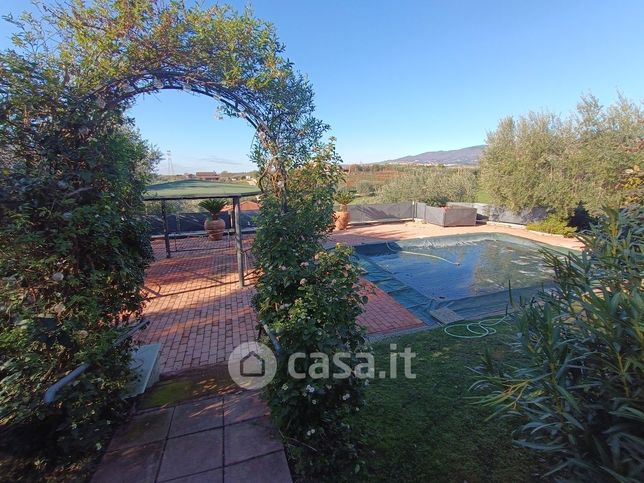 Casa bi/trifamiliare in residenziale in Via Castel Ginnetti