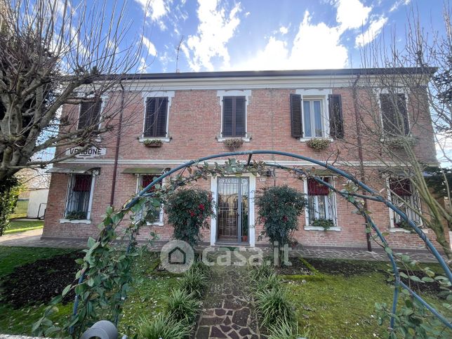 Casa indipendente in residenziale in Via E. Bolognesi