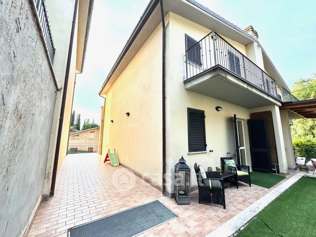 Villetta a schiera in residenziale in Via del Monte Di Cerviano