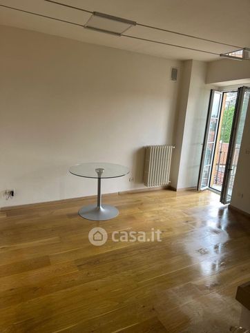 Appartamento in residenziale in Via Fratelli Piol 21