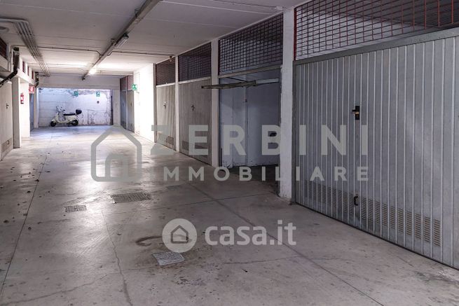 Garage/posto auto in residenziale in Via Alpe della Luna