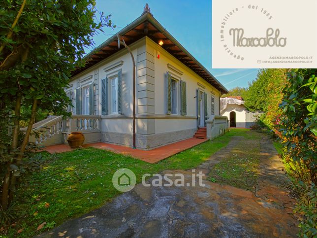 Villa in residenziale in Via C. Cavour 1