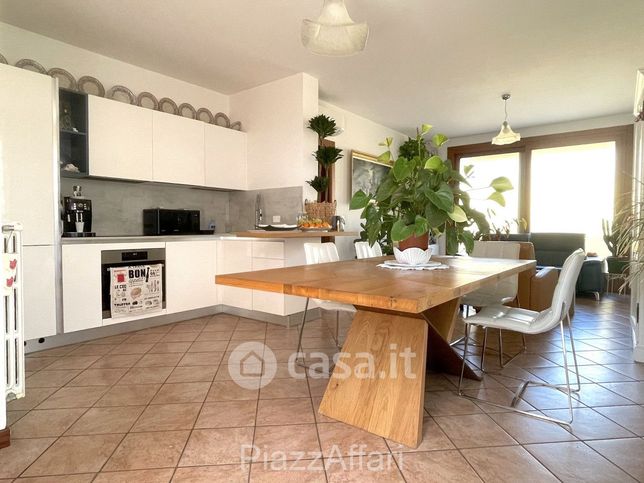 Casa bi/trifamiliare in residenziale in Via Zabarella