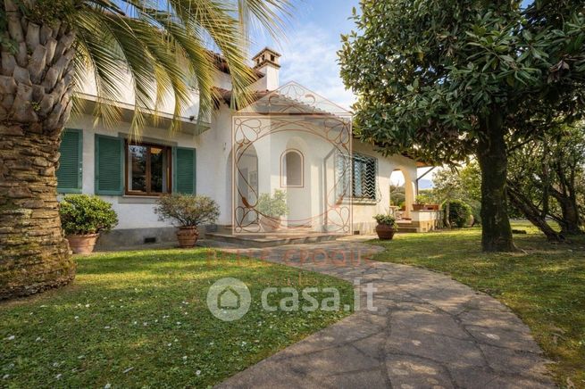Villa in residenziale in Via Michelangelo Buonarroti 25