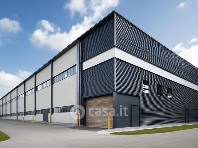 Capannone in commerciale in 