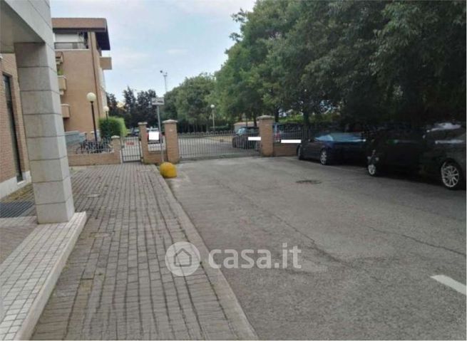 Box/posto auto in residenziale in Via Giuseppe Bovini