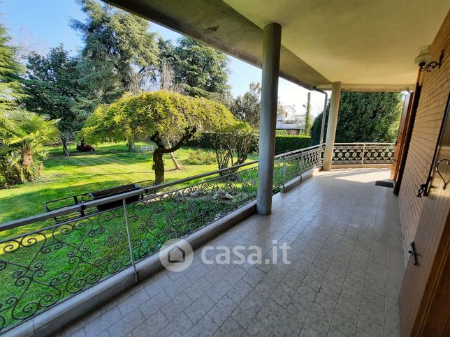 Casa indipendente in residenziale in 