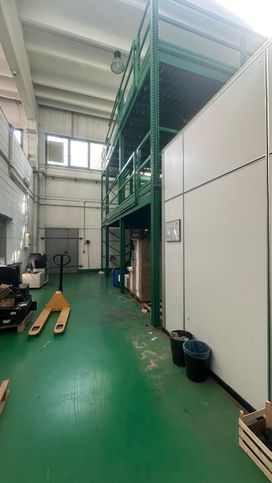 Capannone in commerciale in 