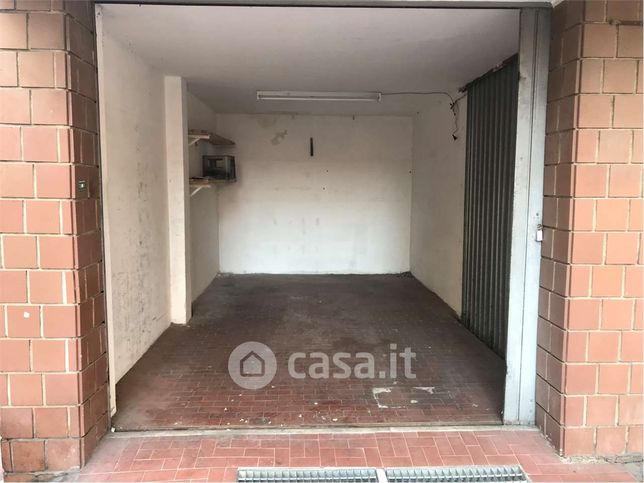 Box/posto auto in residenziale in Via Acqui 92
