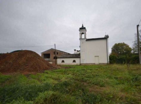 Terreno agricolo in commerciale in Via Ostiglia 38