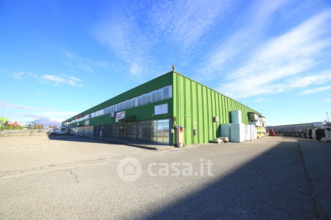 Ufficio in commerciale in Via del Lavoro 2