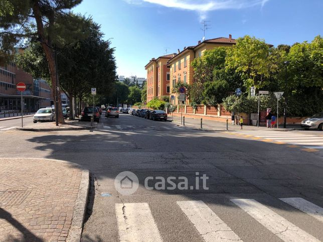 Box/posto auto in residenziale in Piazza Manfredi Azzarita