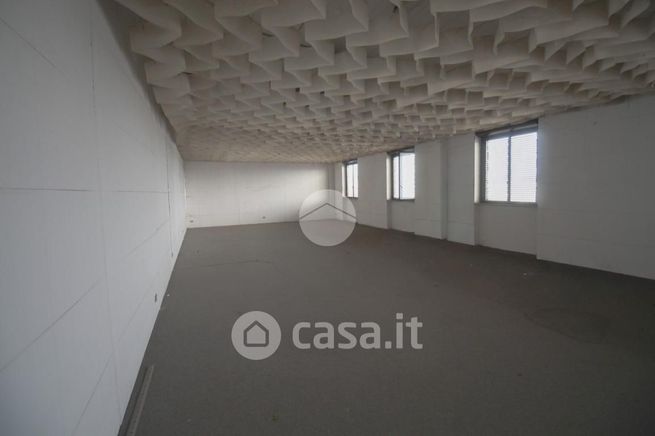 Capannone in commerciale in Via M. Baiettini 1