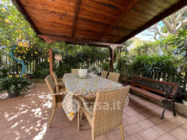 Villetta a schiera in residenziale in Via A. Segni 2