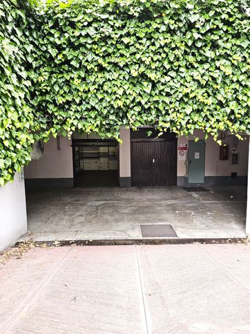 Box/posto auto in residenziale in Via Pier Candido Decembrio 25