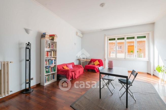 Appartamento in residenziale in Via Capo Miseno 11