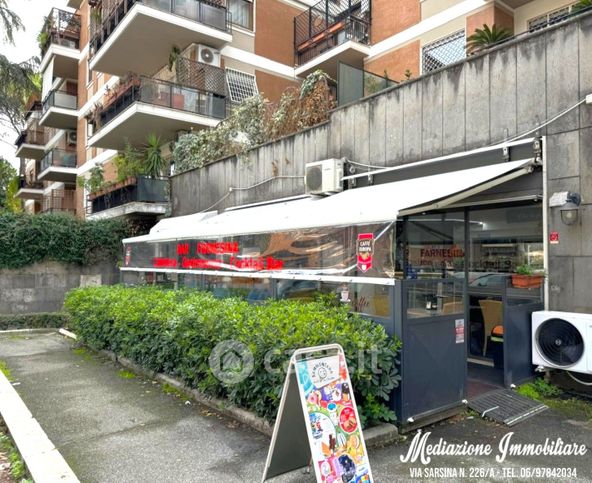 Negozio/locale commerciale in commerciale in Via dei Colli della Farnesina 225