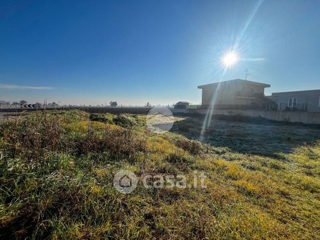 Terreno edificabile in residenziale in Via Francesco Petrarca