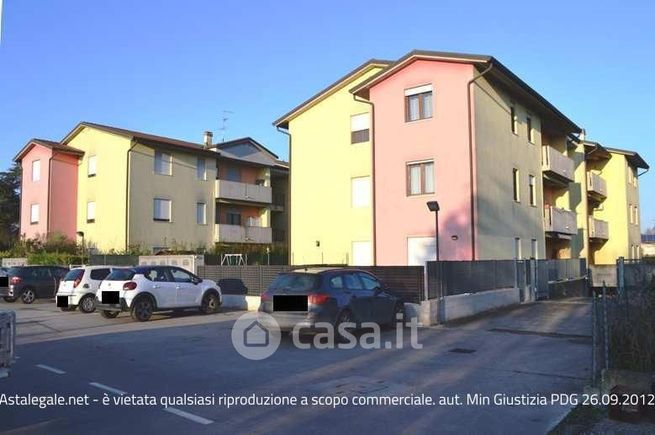 Casa indipendente in residenziale in Via F. Petrarca 53