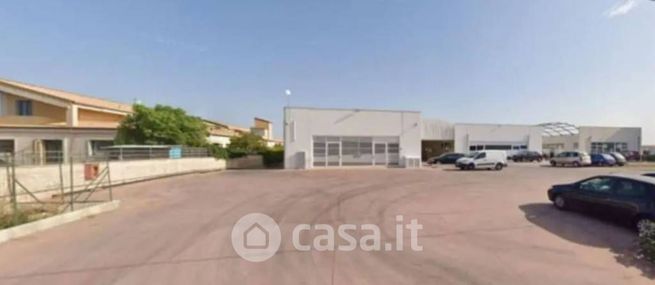 Capannone in commerciale in Contrada Serrauccelli