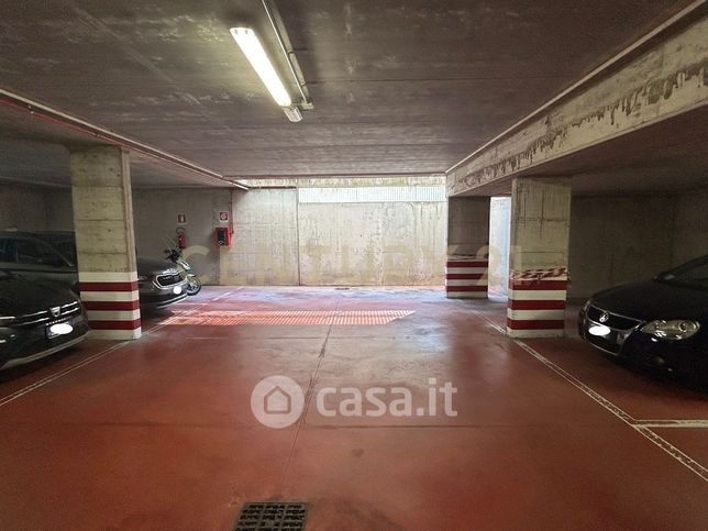 Box/posto auto in residenziale in Via Nazionale 36