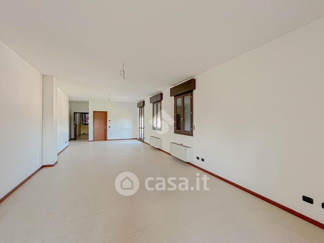 Ufficio in commerciale in Via Flumendosa 1