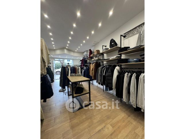 Negozio/locale commerciale in commerciale in Via Antonio Gramsci 30