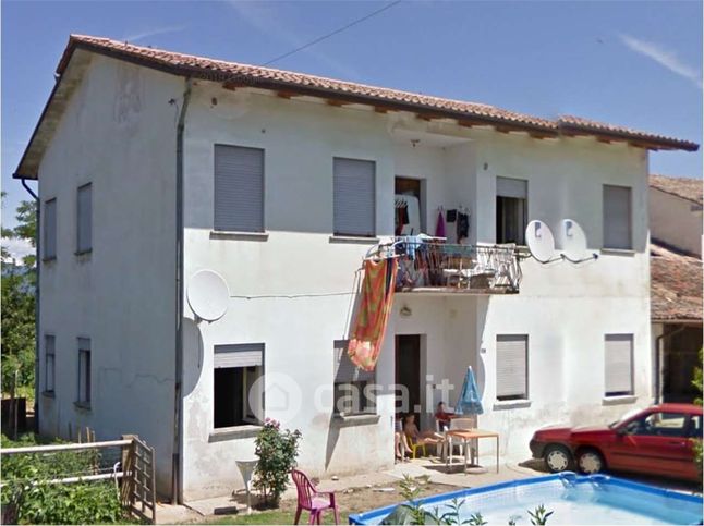 Casa indipendente in residenziale in Via Cacciatora 26