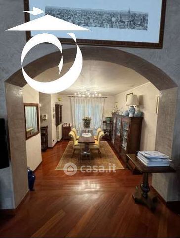 Casa bi/trifamiliare in residenziale in Via Cesare Lombroso 8